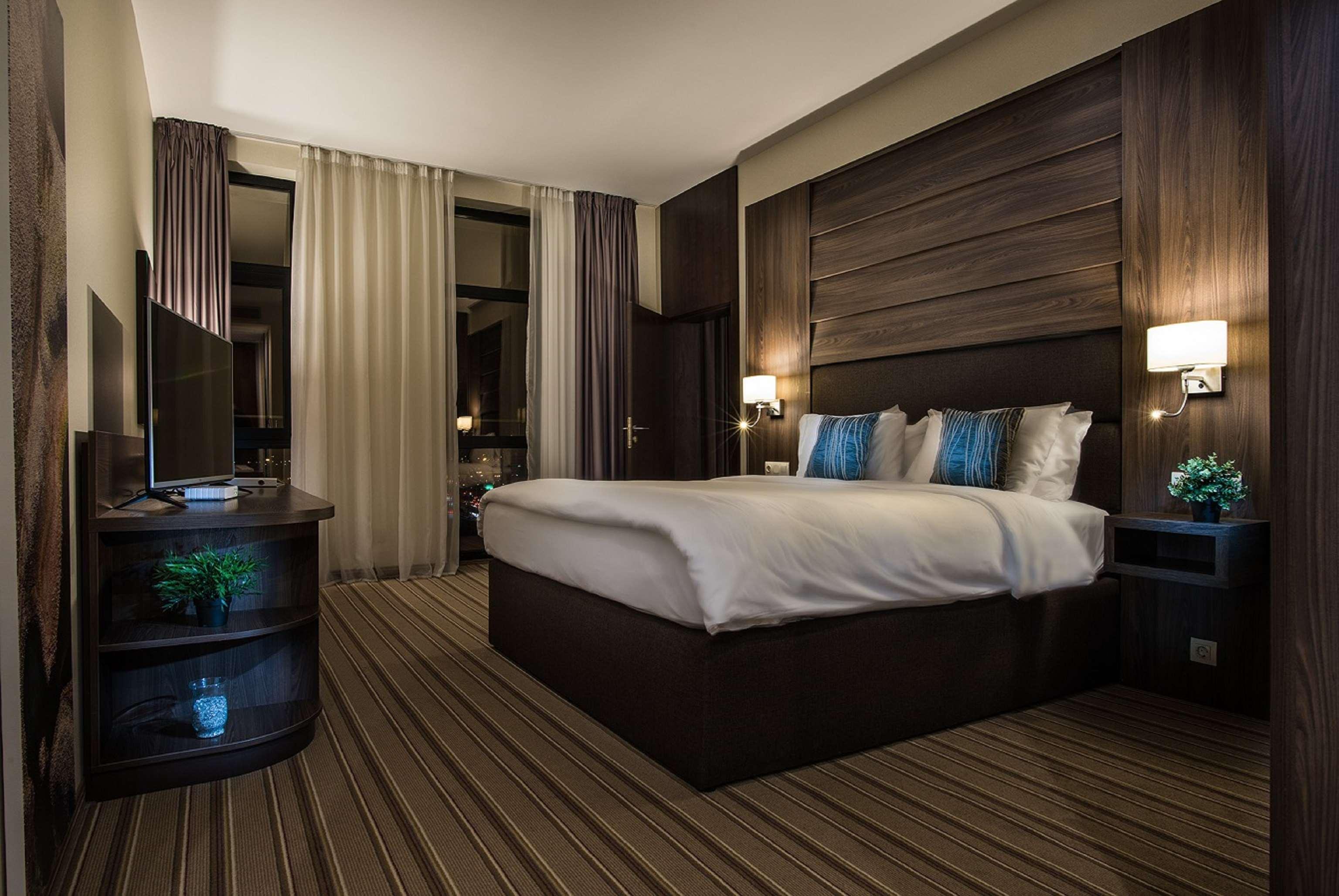 Western Premier Airport 4*
