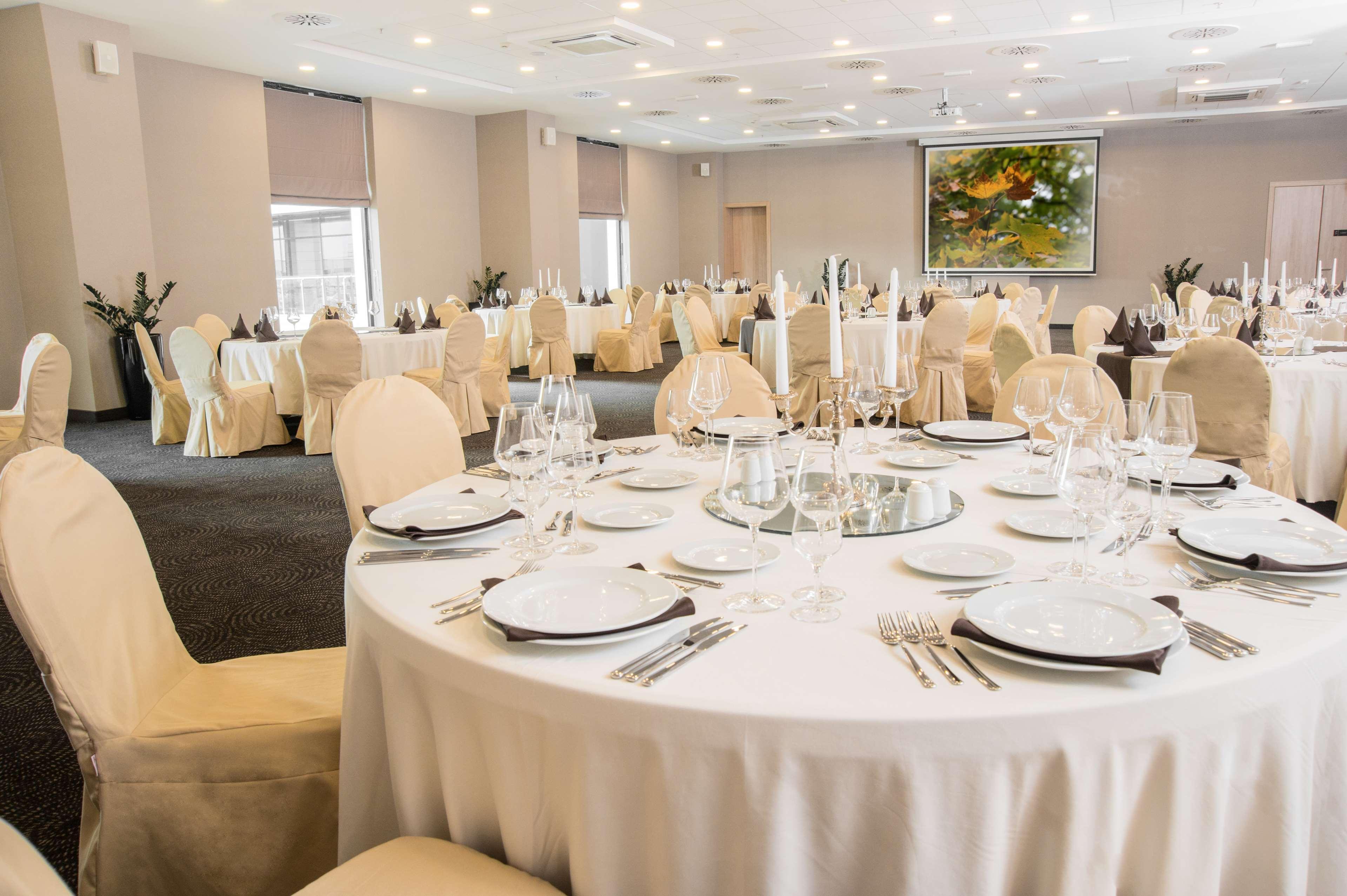Hotel Western Premier Airport 4*