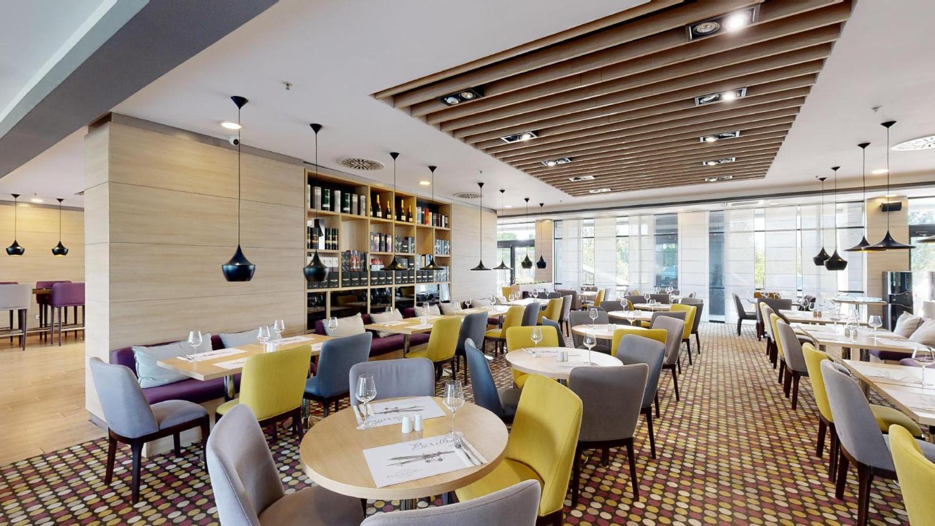Western Premier Airport Hotel 4*